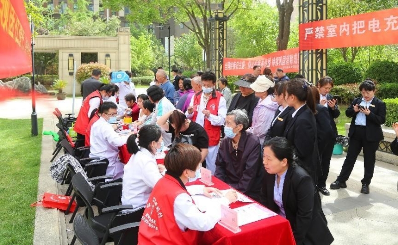 西安浐灞国际港 健康送到“家门口” 义诊服务暖人心